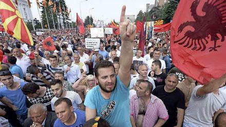Zehntausende gingen in Skopje auf die Straße um gegen die Regierung von Nikola Gruevski zu demonstrieren.