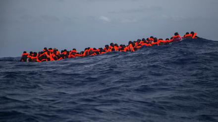 Migranten am 25.07.2017 auf dem Mittelmeer, ungefähr 15 Meilen nördlich von Libyen.