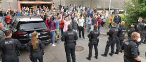 Proteste bei der Veranstaltung mit Sachsens Ministerpräsident Michael Kretschmer in Freiberg.