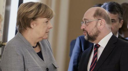 Bundeskanzlerin Merkel (CDU) und SPD-Chef Schulz beim Neujahrsempfang des Bundespräsidenten 