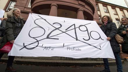 Protest gegen den Paragrafen 219a StGB: Die Opposition prüft jetzt Klage in Karlsruhe.