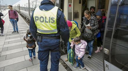 Willkommen in Schweden - das gilt mittlerweile für weniger Flüchtlinge, hier an der dänisch-schwedischen Grenze.