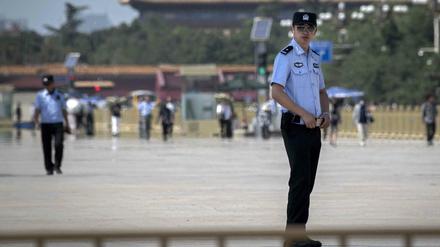 Kontrolle zum Jahrestag: Polizisten auf dem Platz des Himmlischen Friedens in Peking 