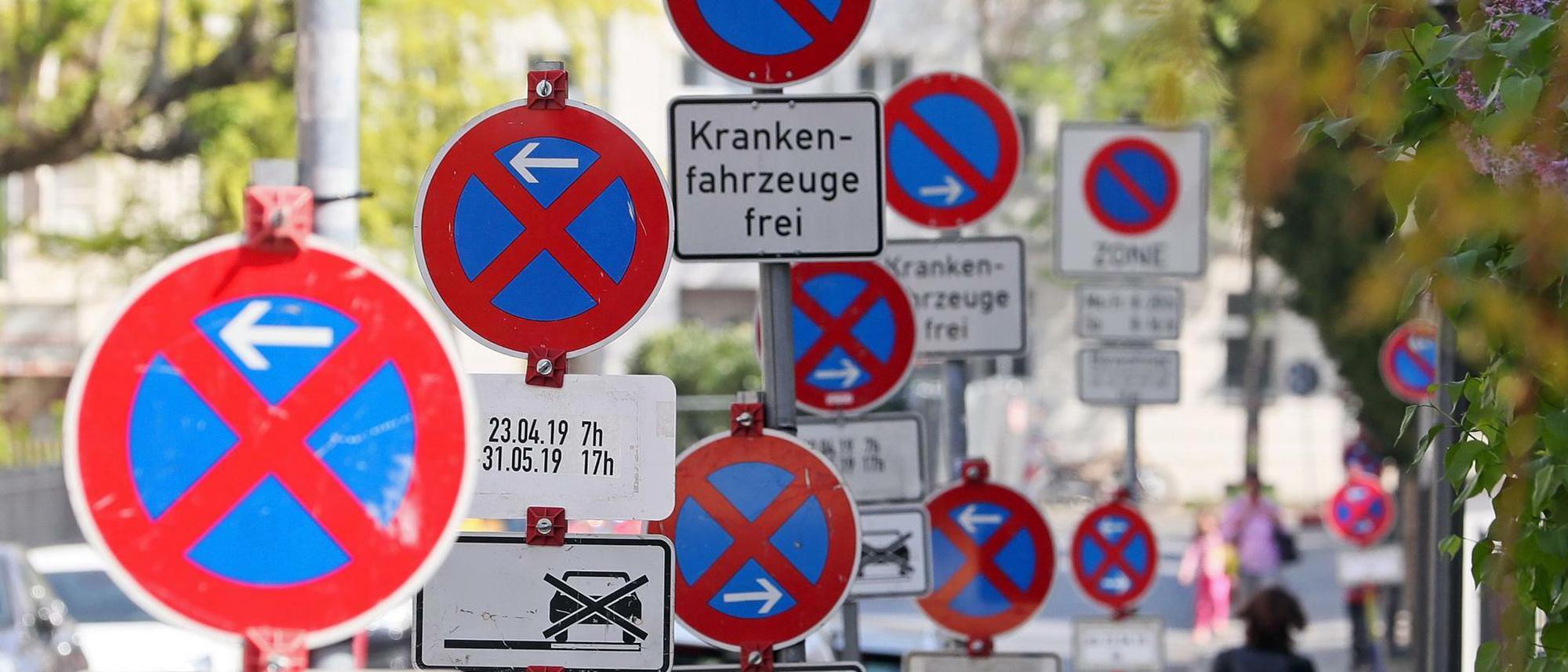 Wird Parken jetzt teurer?: Scheuer will Gebührengrenze für  Bewohner-Parkausweise abschaffen