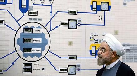 Irans Präsident Hassan Ruhani im Akw Buschehr - dient es wirklich friedlichen Zwecken?