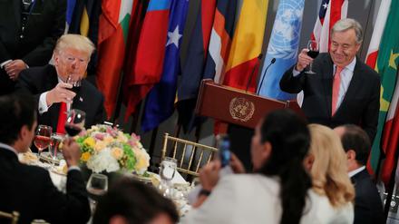 Globalismus oder souveräne Nationalstaaten? US-Präsident Donald Trump erheben ihre Gläser bei der Generalversammlung der Uno, propagieren aber gegensätzliche Konzepte. 