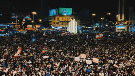 Auf dem Al-Nour Platz versammeln sich die Menschen seit Wochen. 