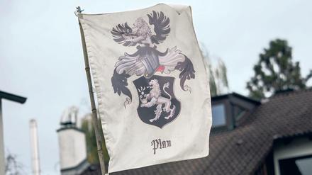 Flagge auf dem Grundstück eines sogenannten "Reichsbürgers" in Bayern (Archivbild) 