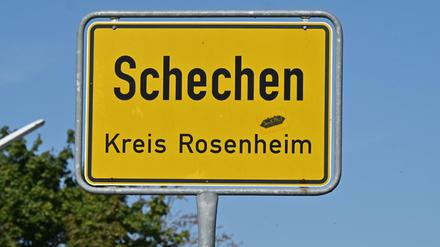 Auf einem Hof in der Ortschaft Schechen wurde der Betrieb einer nicht genehmigten Schule unterbunden.