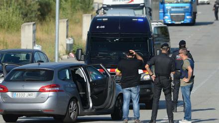 Polizeikontrollen im Süden von Barcelona, unweit der Stadt in der Younes Abouyaaqoub erschossen wurde. 