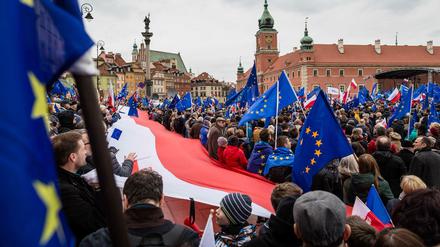 Am Wochenende demonstrierten in Polen wieder Zehntausende für ein gutes Verhältnis zu Europa.