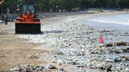 Müll, Müll, Müll. Viele Strände auf der ganzen Welt sind von Plastik überflutet.