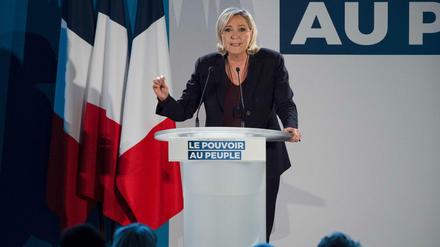 Marine Le Pen, hier bei einer Veranstaltung in Le Thor, schürte Angst vor dem Aachener Vertrag - das Elsass solle unter deutsche Kontrolle gestellt werden.