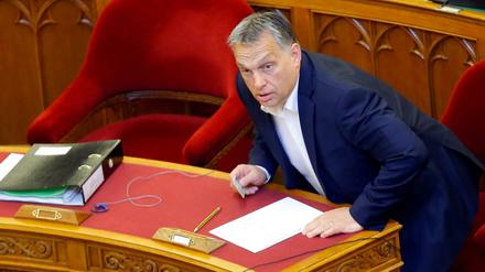 Ungarns Ministerpräsident Viktor Orban bei der Abstimmung im Parlament