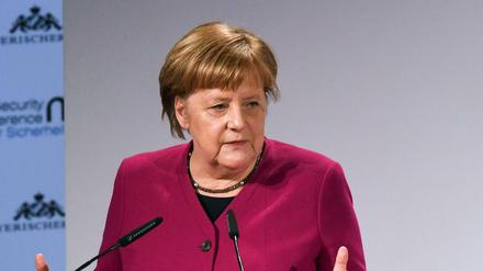 Die deutsche Kanzlerin Angela Merkel bei ihrer Rede während der Sicherheitskonferenz in München. 