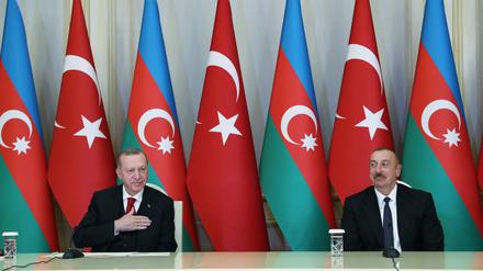 Erdogans Welt der Autokraten: Der türkische Präsident (li.) kürzlich mit dem Präsidenten Aserbaidschans, Ilham Aliyev. 