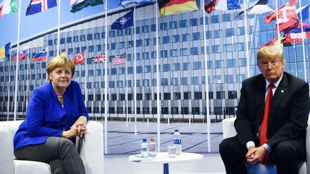 Kanzlerin Angela Merkel und US-Präsident Donald Trump beim Nato-Gipfel 