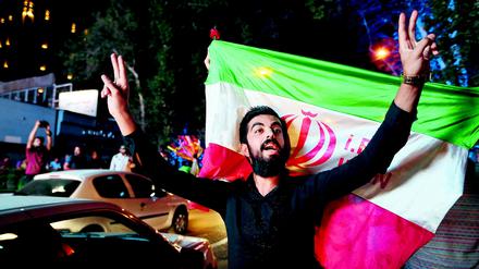 Grund zur Freude: Iraner feiern das Atom-Abkommen, das die Isolation ihres Landes beendet.