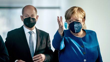 Die geschäftsführende Kanzlerin Angela Merkel (CDU) und Vizekanzler Olaf Scholz (SPD)