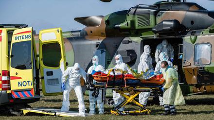 Krise, nicht Krieg. Auch wenn Bundeswehrhubschrauber Patienten transportieren.