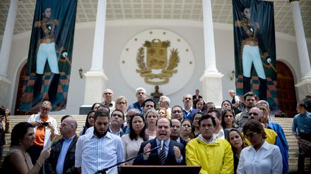 Zu recht aufgebracht. Der Präsident von Venezuelas entmachteter Nationalversammlung spricht in Caracas.