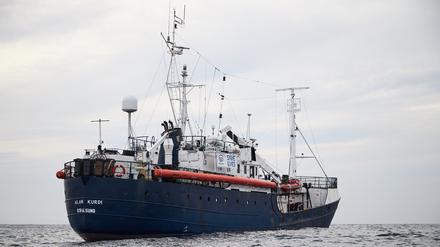 Das Rettungsschiff "Alan Kurdi" ist bereits von Malta und Italien abgewiesen worden. Doch jetzt wechselt das Wetter. 