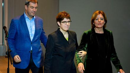 Geschafft. Markus Söder (CSU), Annegret Kramp-Karrenbauer (CDU) und Malu Dreyer (SPD) am Sonntag im Bundeskanzleramt. 