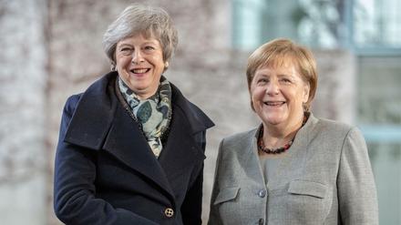 Kanzlerin Angela Merkel (rechts) und die britische Premierministerin Theresa May im April 2019. 