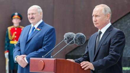 Der belarussische Präsident Alexander Lukaschenko (links) und sein russischer Amtskollege Wladimir Putin.