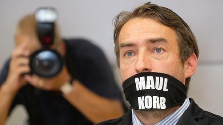 Der Rechtsextremist Sven Liebich in einem Saal des Justizzentrums in Halle. 