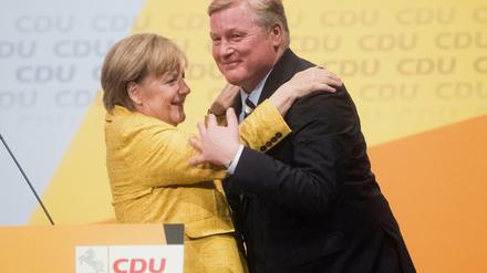 Bundeskanzlerin Angela Merkel (CDU) und der CDU-Spitzenkandidat für die Landtagswahl in Niedersachsen, Bernd Althusmann.