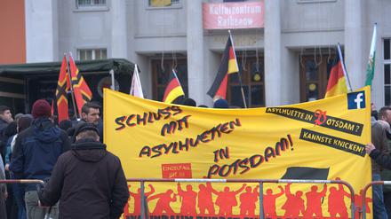 Demonstration des asylfeindlichen "Bürgerbündnisses Havelland" im März 2016 in Rathenow.