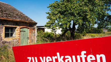 In Brandenburg sind 2014 deutlich mehr Grundstücksflächen verkauft worden als im Vorjahr.