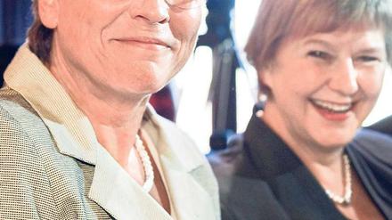 Es gibt viel zu tun. Brandenburgs erste Stasi-Beauftragte Ulrike Poppe ist am Montag im Beisein der Bundesbeauftragten für die Stasi-Unterlagen, Marianne Birthler, feierlich in ihr neues Amt eingeführt worden.