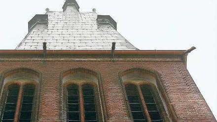 Neugotisches Gotteshaus. Schritt für Schritt wird die Kirche Bornim saniert, finanziert durch Spenden. Bis 2013 sollen die wichtigsten Arbeiten abgeschlossen sein.