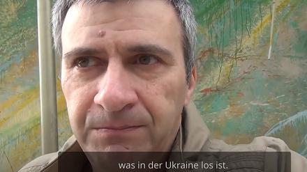 Der Dramatiker Dmytro Ternovy auf einem Video von 2020 aus Charkiw, Ukraine.