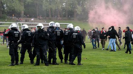 Die Polizei hatte viel zu tun rund um das Stadion des 1. FC Köln.