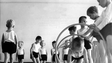 Einreihen und durch. Das DDR-Sportsystem schleuste tausende Kinder durch einen unerbittliches Trainings- und Dopingregime.