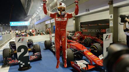 Sebastian Vettel machte sein Wochenende mit dem Sieg im Nachtrennen von Singapur perfekt.