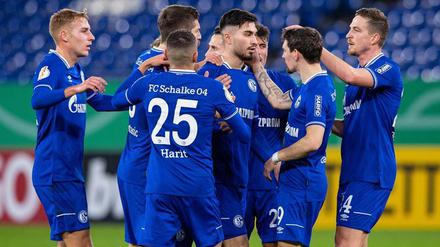Suat Serdar (Bildmitte) brachte Schalke gegen Ulm 1:0 in Führung.
