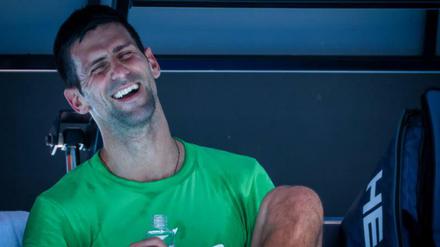 Novak Djokovic hat zumindest den Humor nicht verloren.
