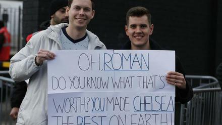 Chelsea-Fans feierten Abramowitsch schon vor dem Spiel in Burnley.