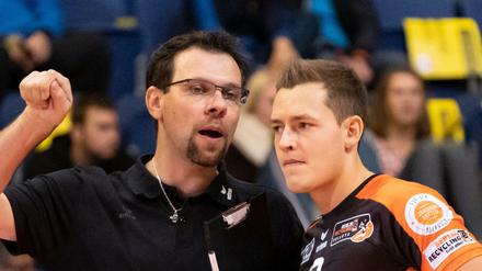 Gehen künftig getrennte Wege. Volleys-Trainer Cedric Enard (links) und Zuspieler Jan Zimmermann.
