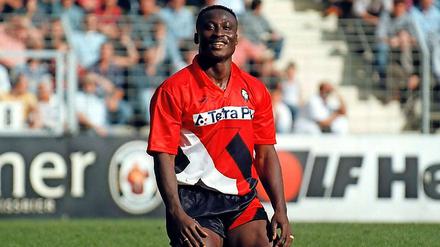 Anthony Yeboah wurde 1994 Torschützenkönig in der Fußball-Bundesliga. Ihm gelangen, ebenso wie Stefan Kuntz, 18 Treffer.