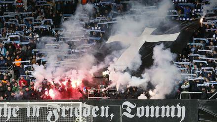 Die Gedenkaktion an den Toten Tommy Haller im Chemnitzer Stadion löste einen Skandal aus.
