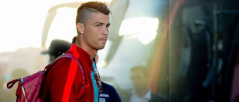 In Zähne gesetzt. CR7 - Ronaldos Künstlername klingt wie ein widerspenstiger Backenzahn uns ist dennoch in aller Munde.