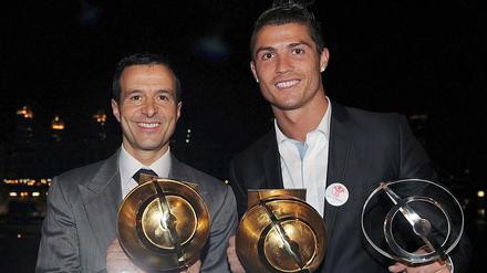 Gewinnertypen mit Problemen: Fußballstar Cristiano Ronaldo (r) und sein Berater Jorge Mendes (l). 