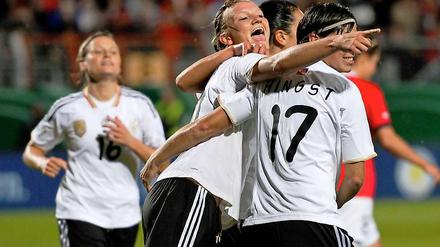 Verdiente Freude: Das letzte Länderspiel vor der Weltmeisterschaft hat die deutsche Frauenfußball-Nationalmannschaft gewonnen.
