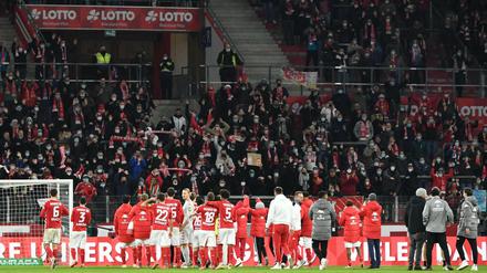 Bei Mainz gibt es etliche Corona-Fälle, deshalb wurde das Spiel gegen Dortmund abgesagt.