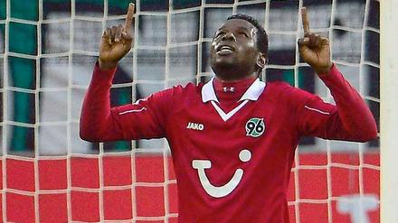 Mame Diouf erzielte das Tor zur 1:0-Führung für Hannover 96 gegen den FC Augsburg selbst und legte den Treffer zum 2:0-Endstand vor.